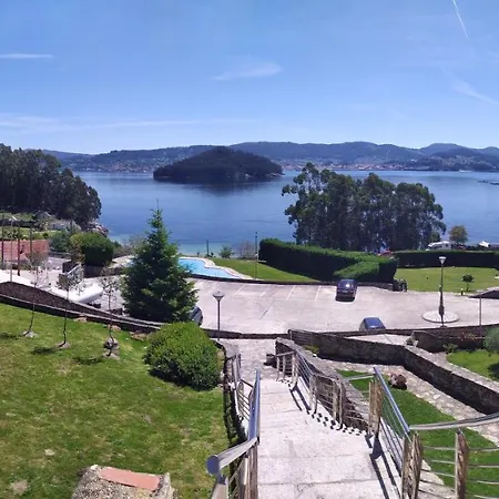 Сasa de vacaciones En Combarro A Pie De Playa Poio